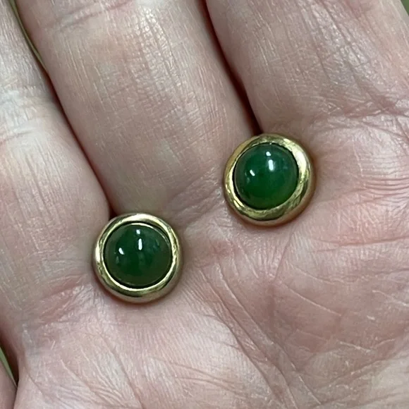 Avon Vintage Green Round Stone Clip On Earrings - Picture 3 of 9